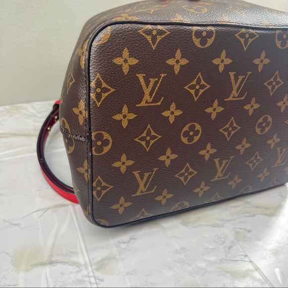 SOLD Louis Vuitton NeoNoe MM in Poppy Red - Picture 9 of 13